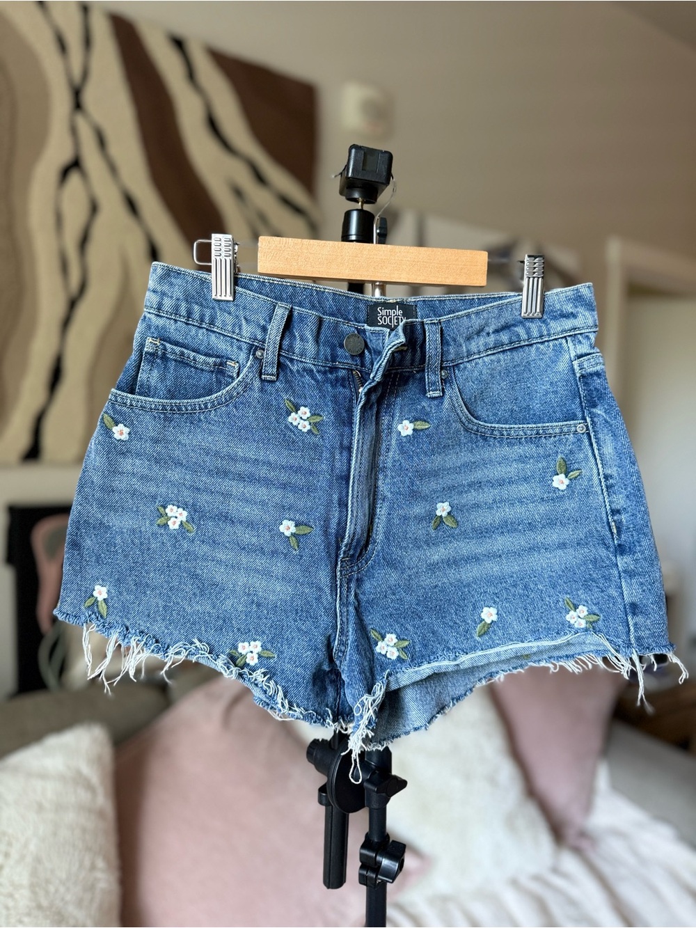 Simple Blue Embroidered Daisy Denim Shorts